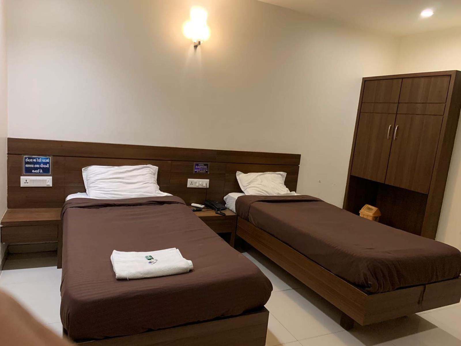 Hotel Sahyog Padra  Exterior photo